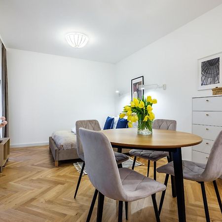 Tyzenhauz Suites Topolowa Краков Экстерьер фото